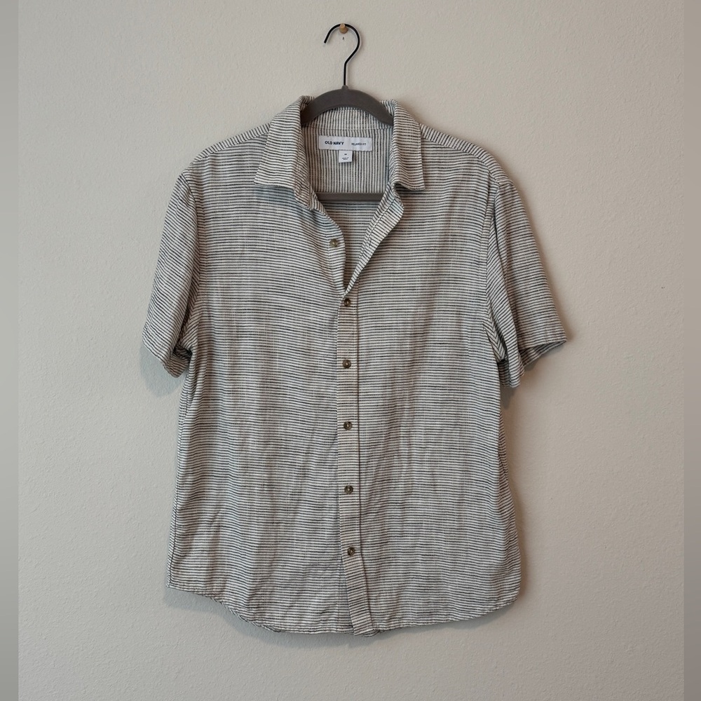 Old Navy cotton men’s button down - size M
